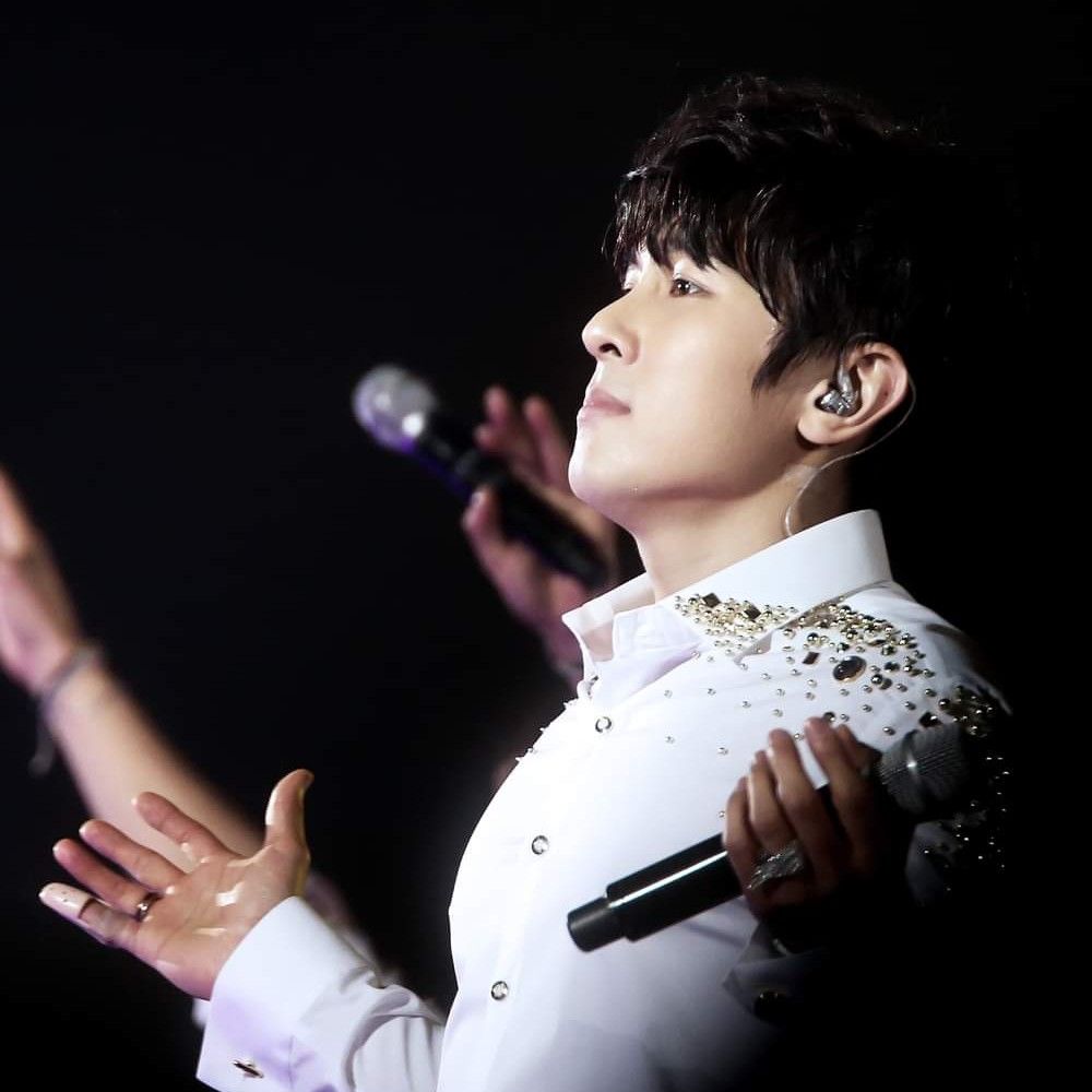 A moment captured by Kim Dongwan (SHINHWA)'s fan