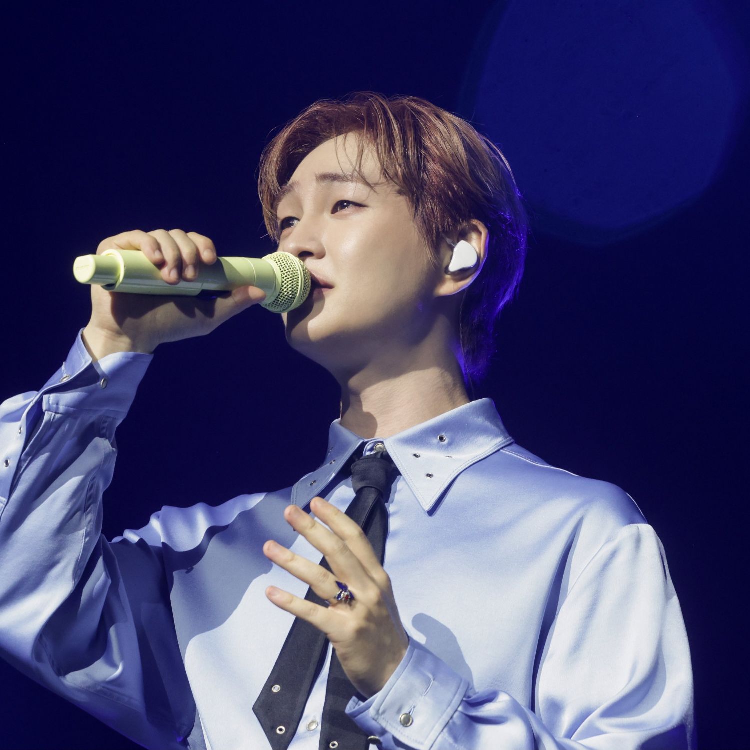 Behind-the-scenes cut of Onew (SHINee)