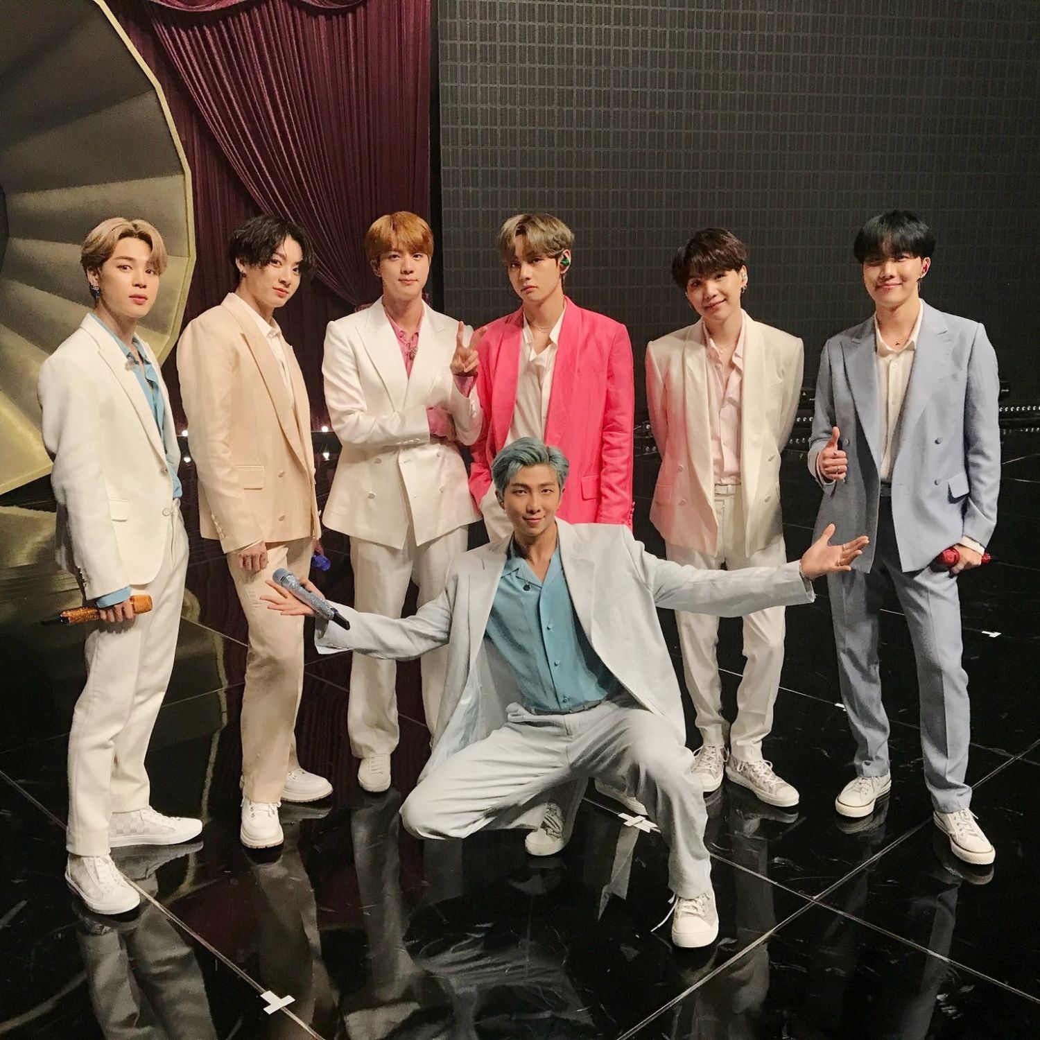 Behind-the-scenes cut of BTS