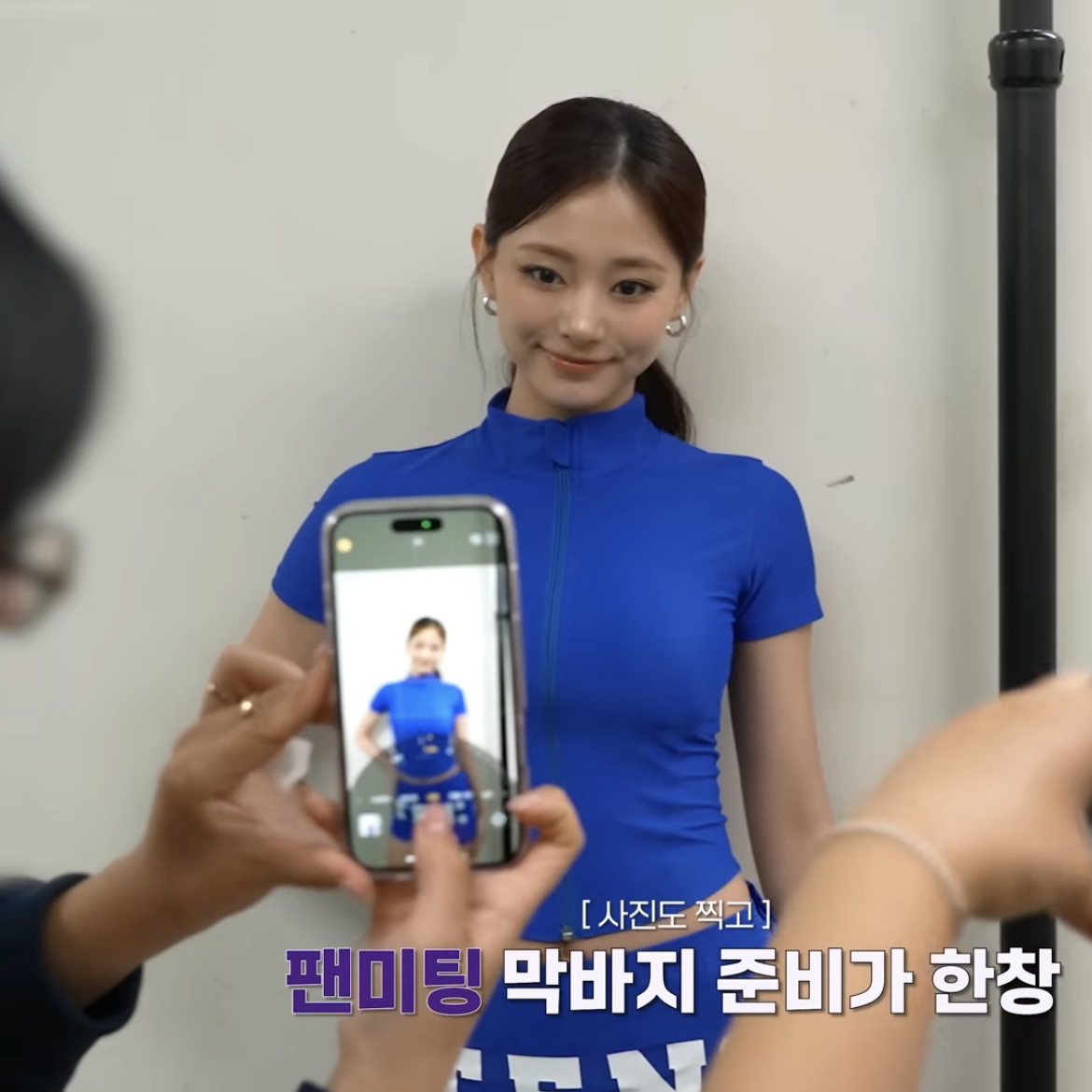 Momen yang diabadikan oleh penggemar Tzuyu (TWICE)