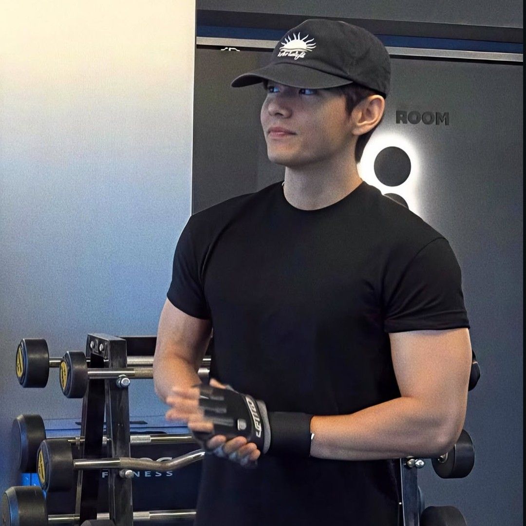 뷔 (방탄소년단)의 최신 사진
