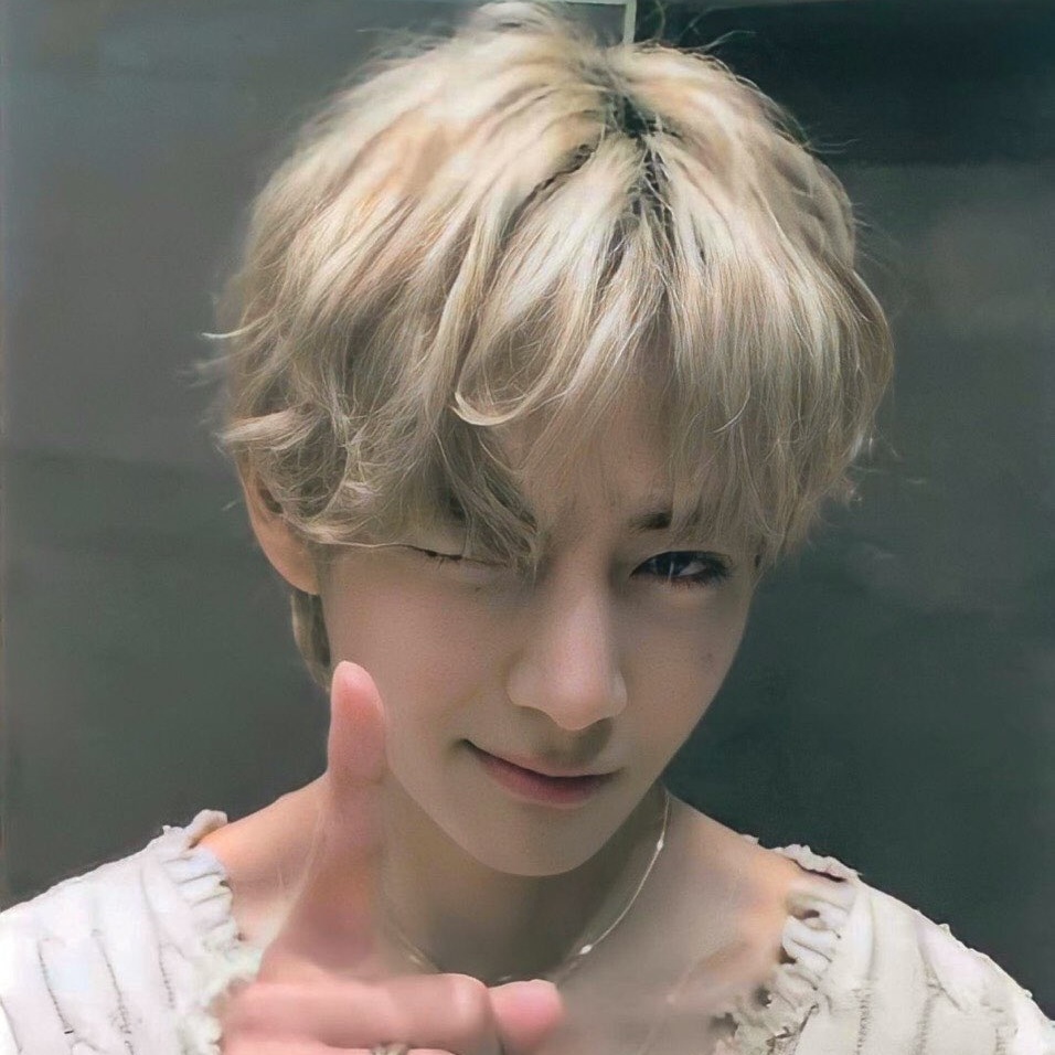 A moment captured by V (BTS)'s fan