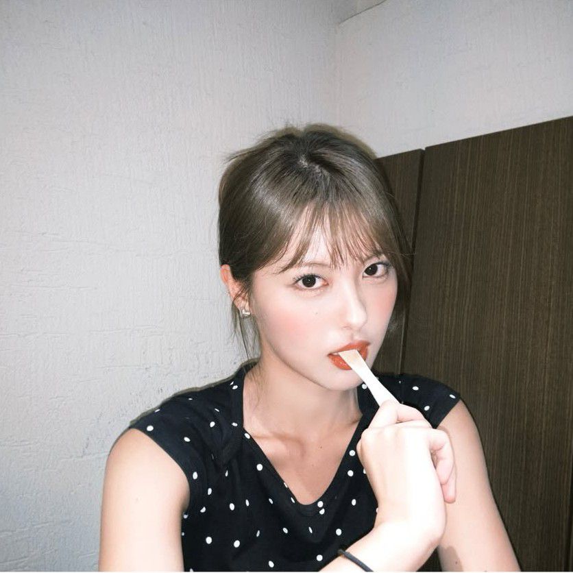 Behind-the-scenes cut of Ahin (MOMOLAND)