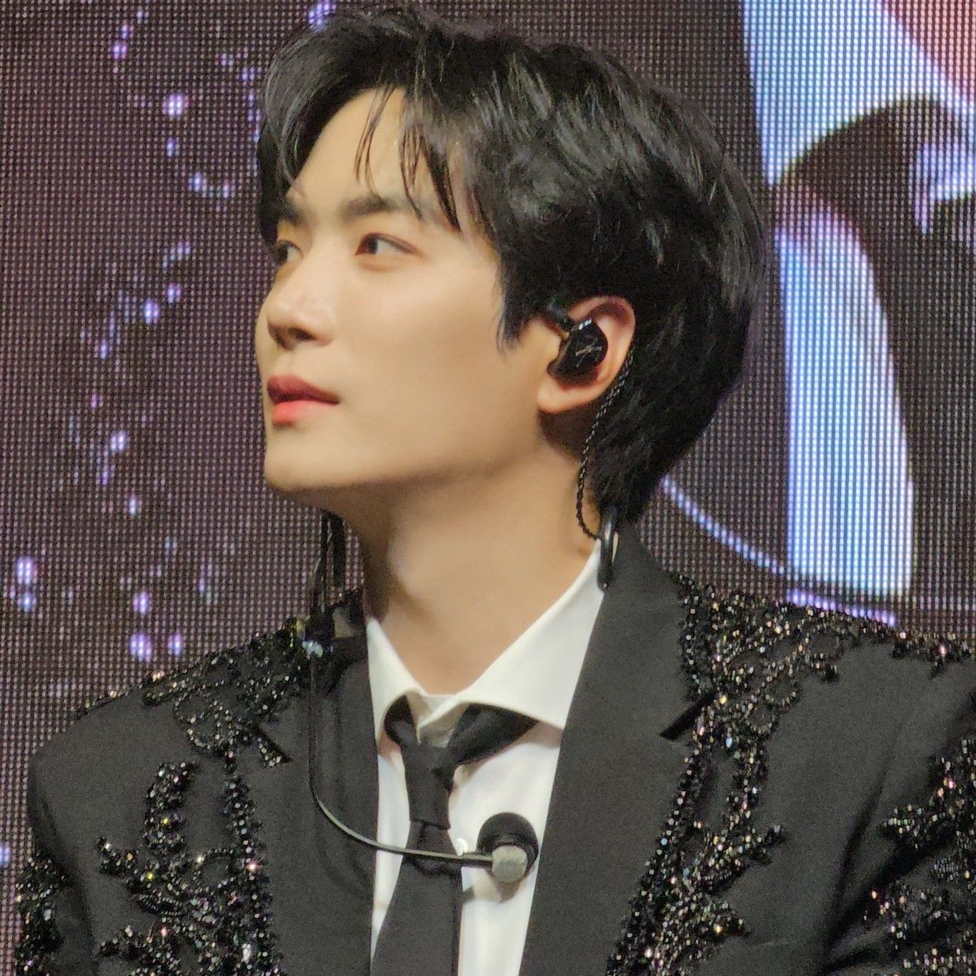 Behind-the-scenes cut of Kim Jonghyeon