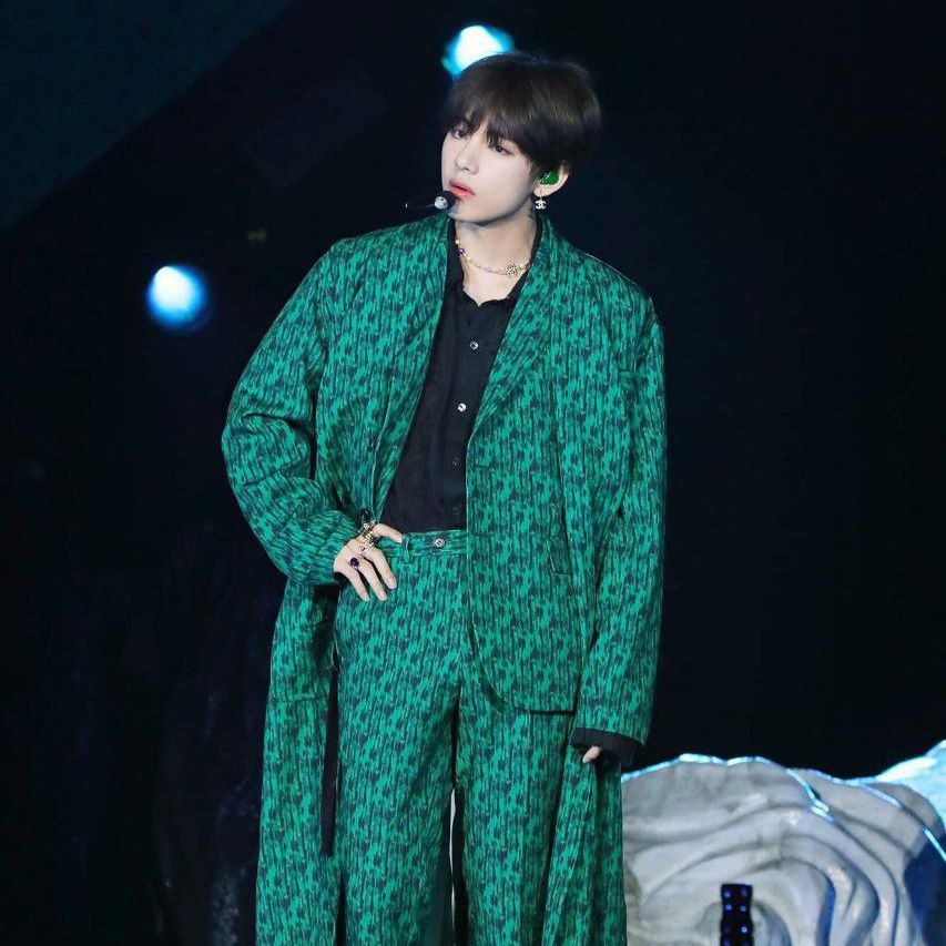 뷔 (방탄소년단) 팬이 찍은 순간