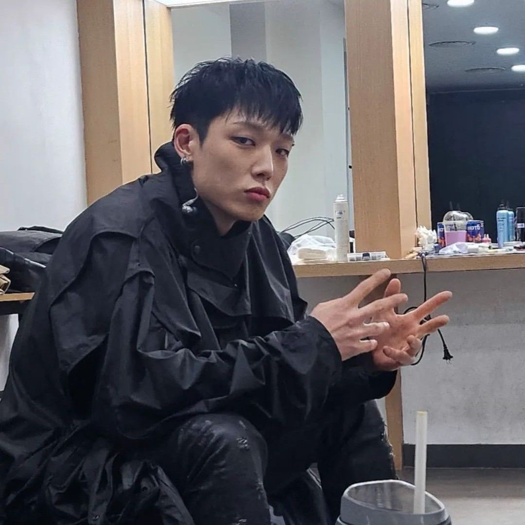 Recent activity shot of BOBBY (iKON)