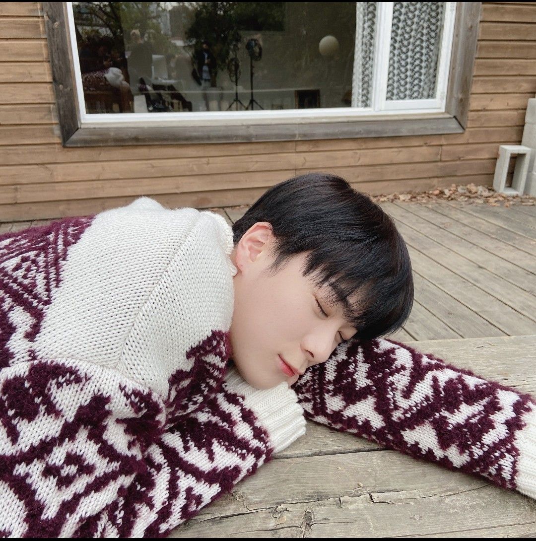 Latest photo of Moonbin (ASTRO)