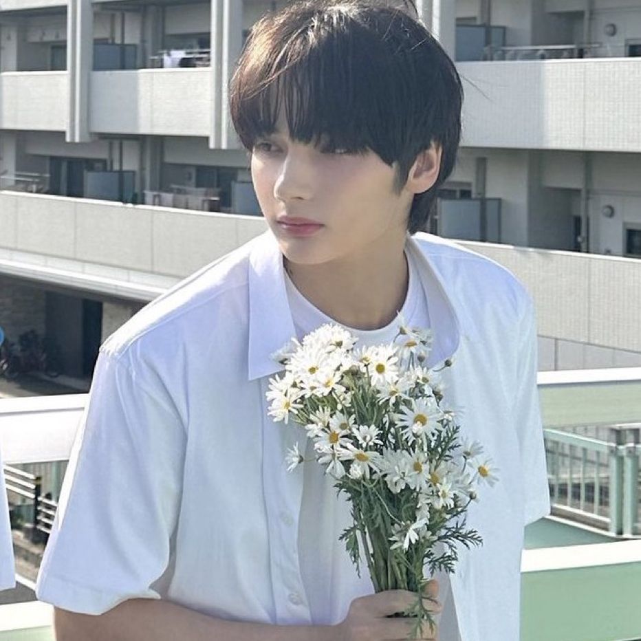 Foto aktivitas terbaru HueningKai (TOMORROW X TOGETHER)