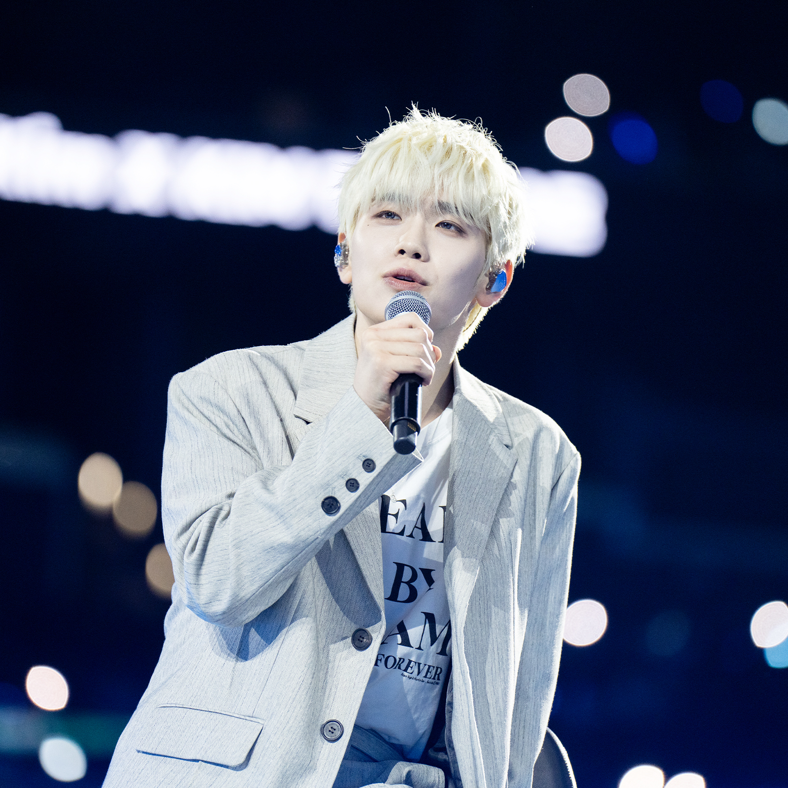 A moment captured by Kim Taerae (ZEROBASEONE)'s fan
