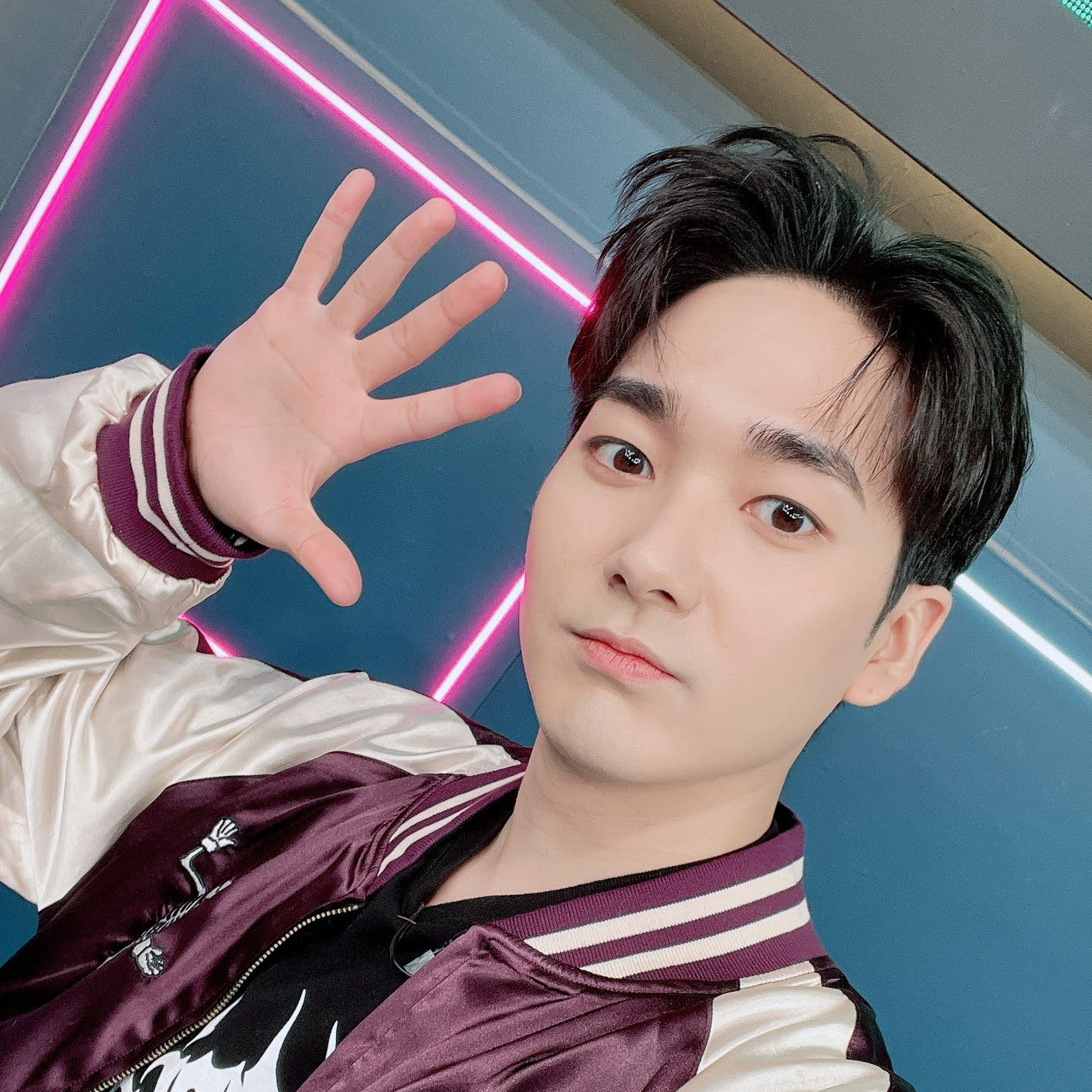 A moment captured by Aron's fan