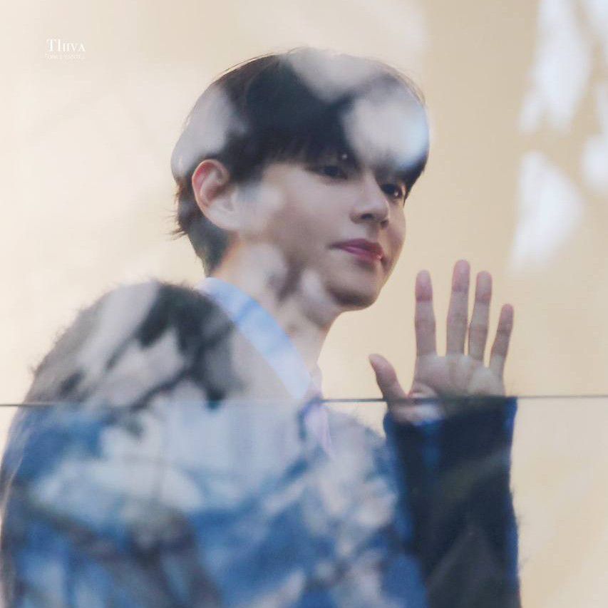 뷔 (방탄소년단)의 최신 사진