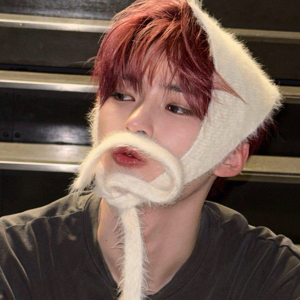 Recent activity shot of Sung Hanbin (ZEROBASEONE)