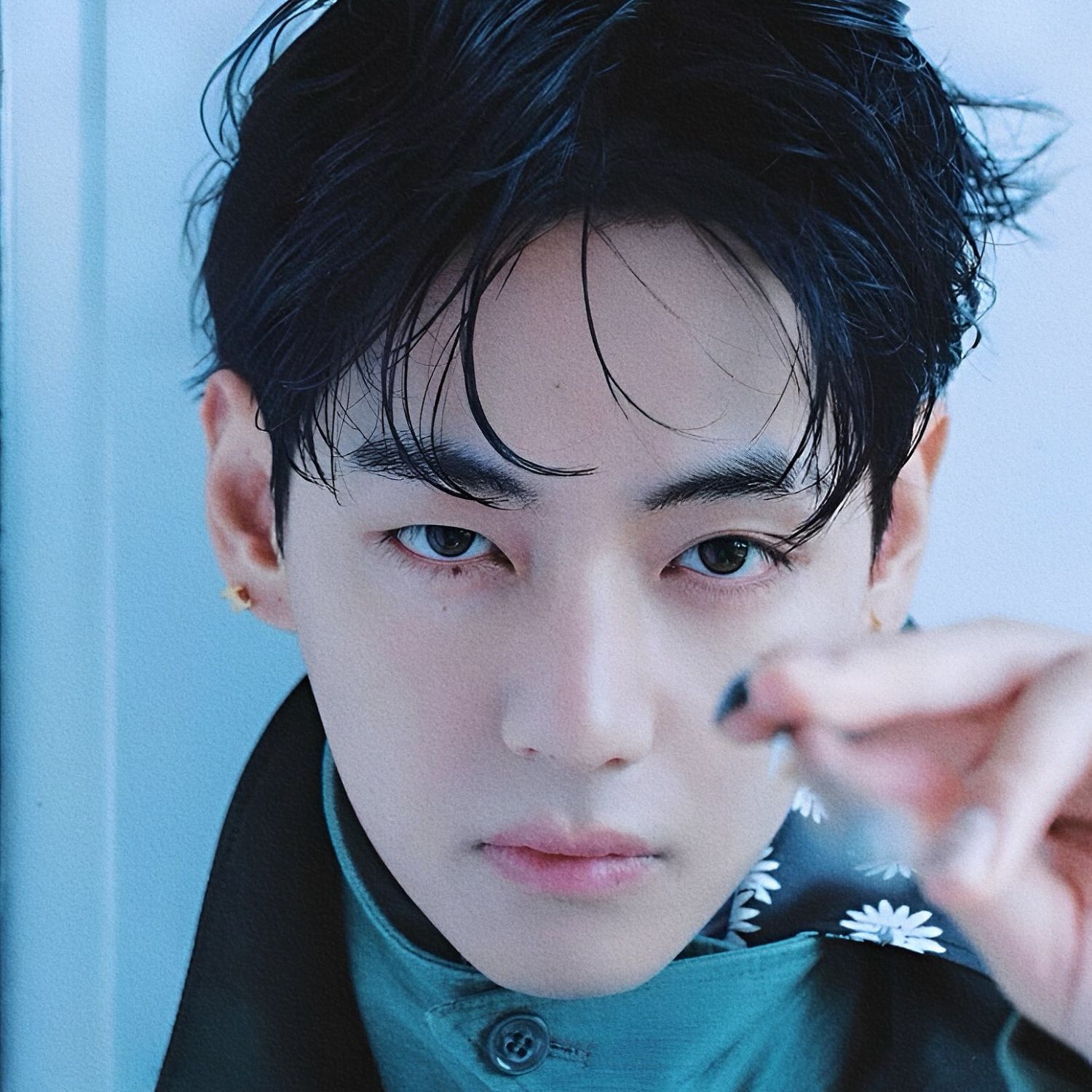 뷔 (방탄소년단)의 최신 사진