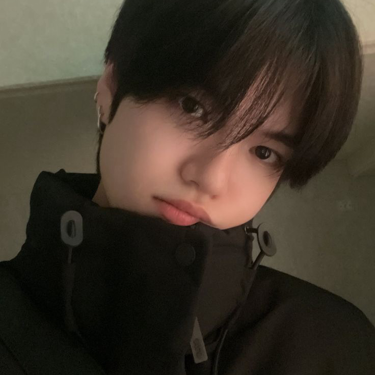 Recent activity shot of Gyehyeon (VERIVERY)