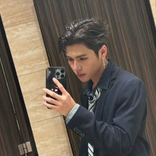 キム (HORI7ON)の最新写真