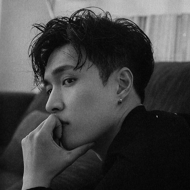 Recent activity shot of Lay (EXO)