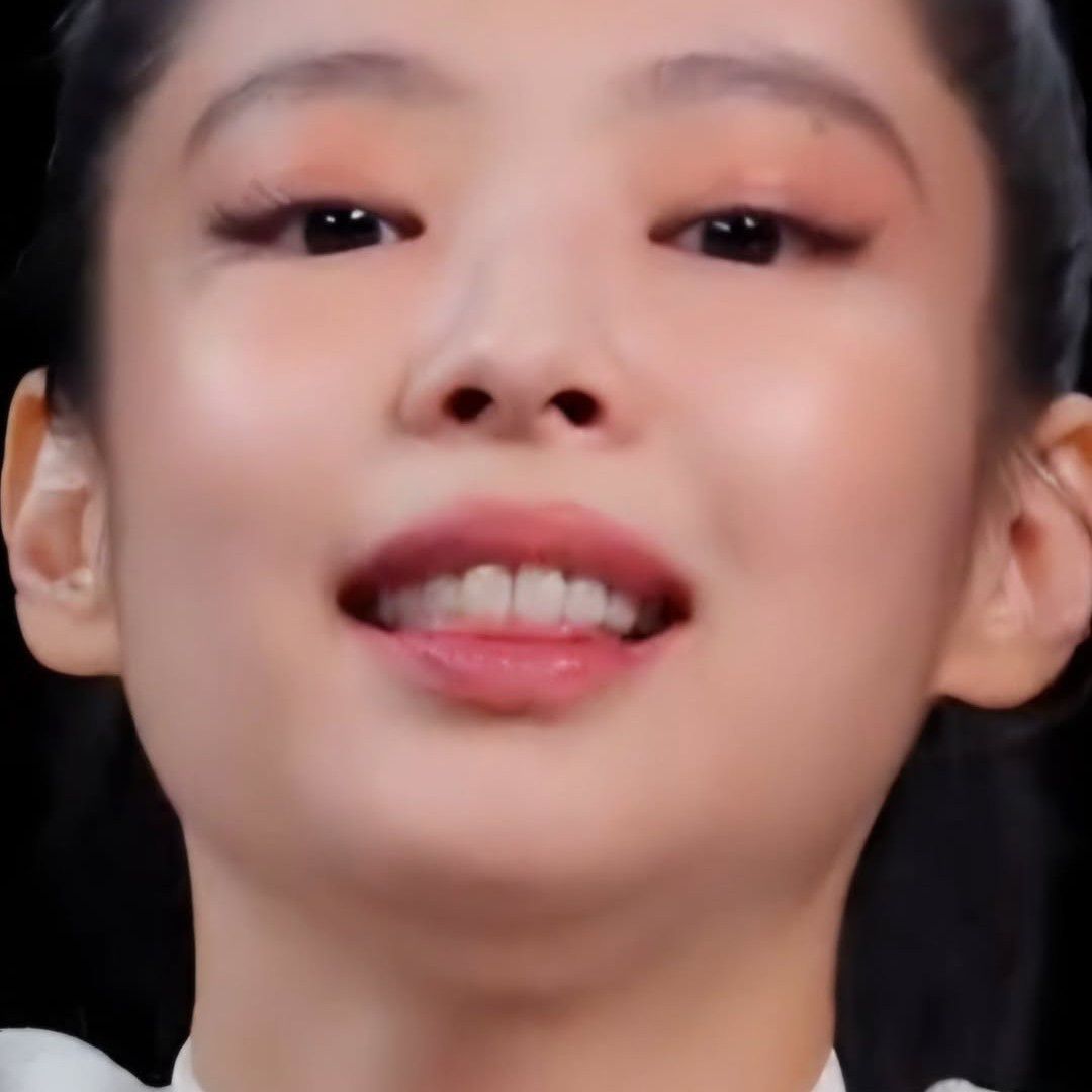 Jennie (BLACKPINK)粉丝拍下的瞬间