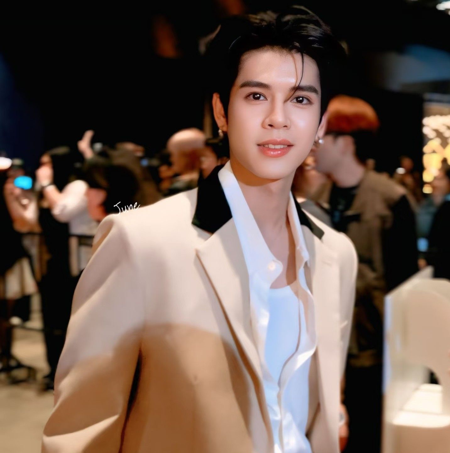 Behind-the-scenes cut of DORN (NexT1DE)