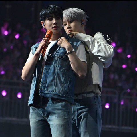 A moment captured by Jinjin (ASTRO)'s fan