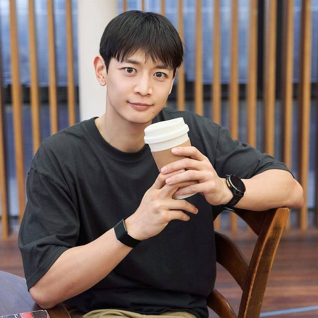 Latest photo of Minho (SHINee)