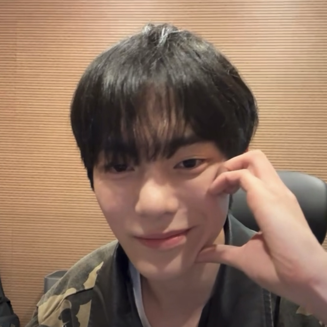 Behind-the-scenes cut of Park Donggyu