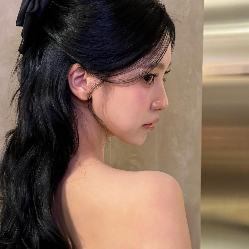 Behind-the-scenes cut of Mina (TWICE)