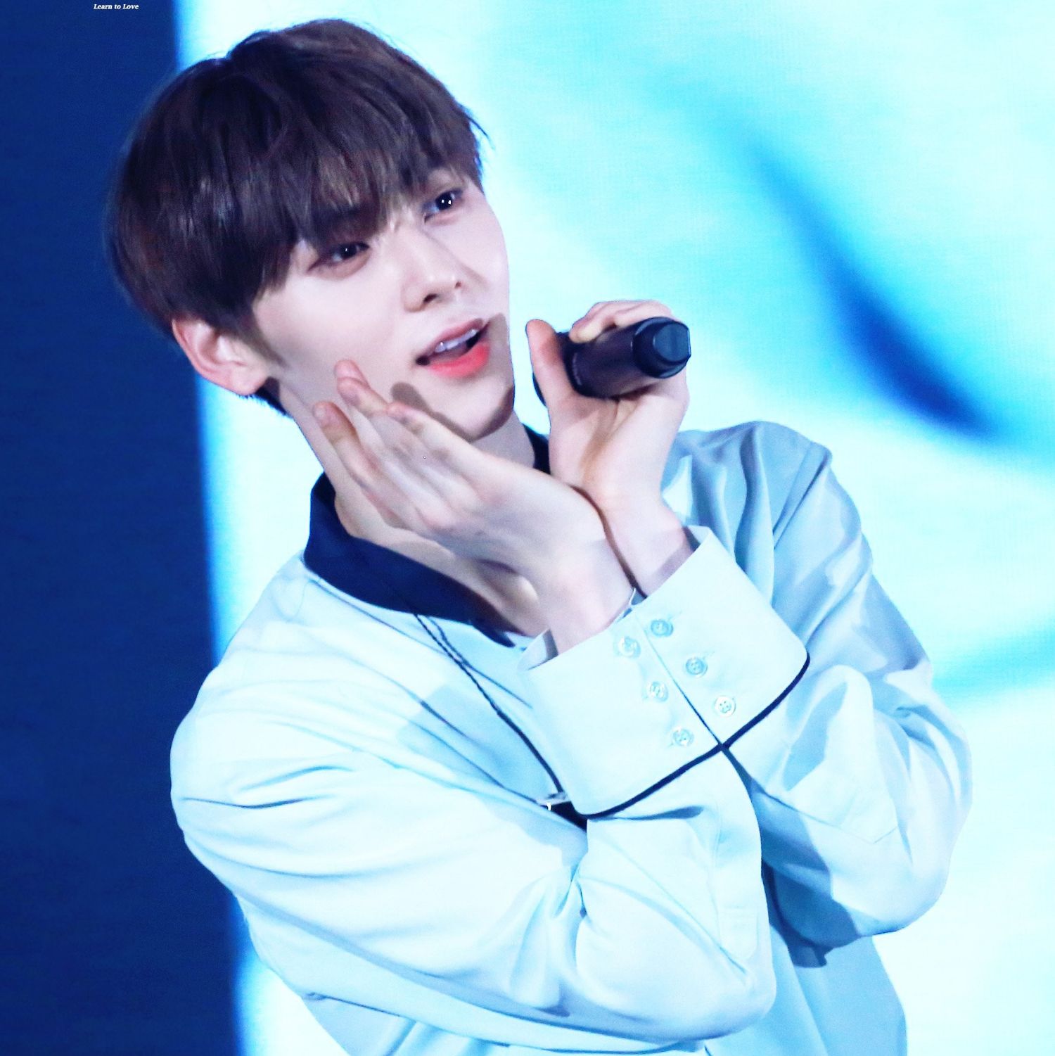 Behind-the-scenes cut of Hwang Minhyun