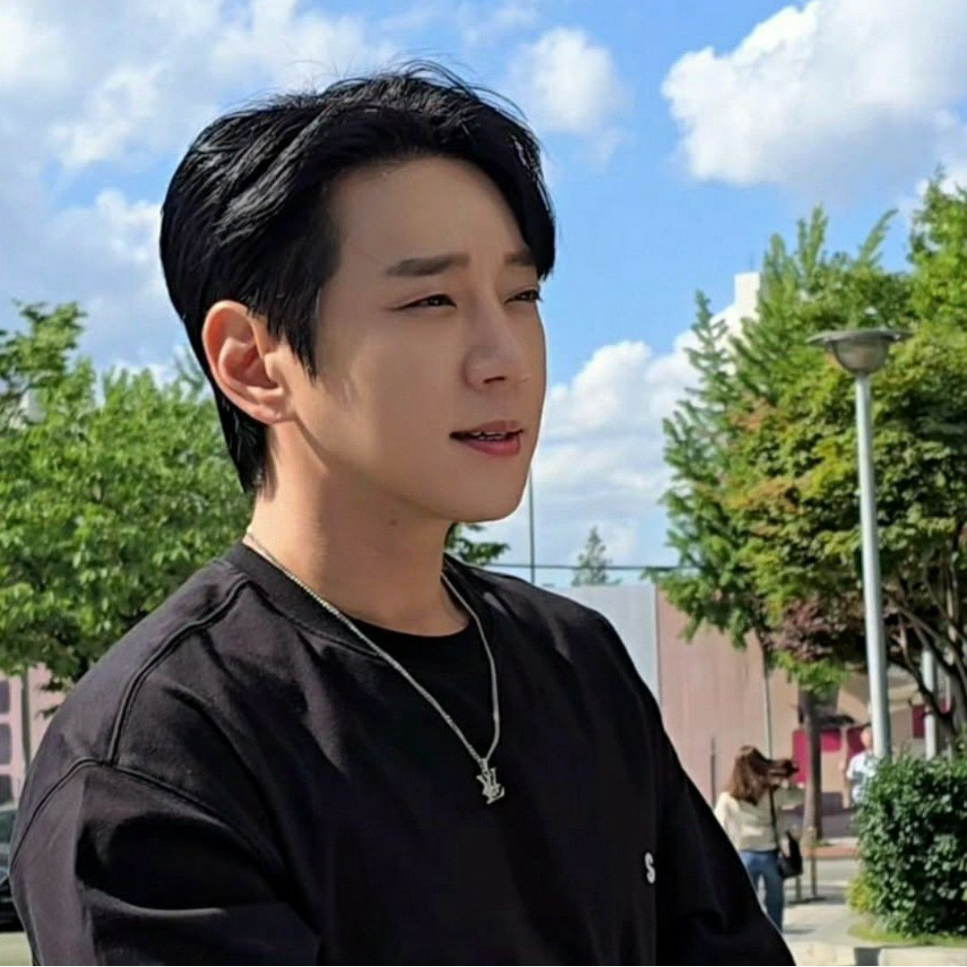 Behind-the-scenes cut of Hwang Chiyeol