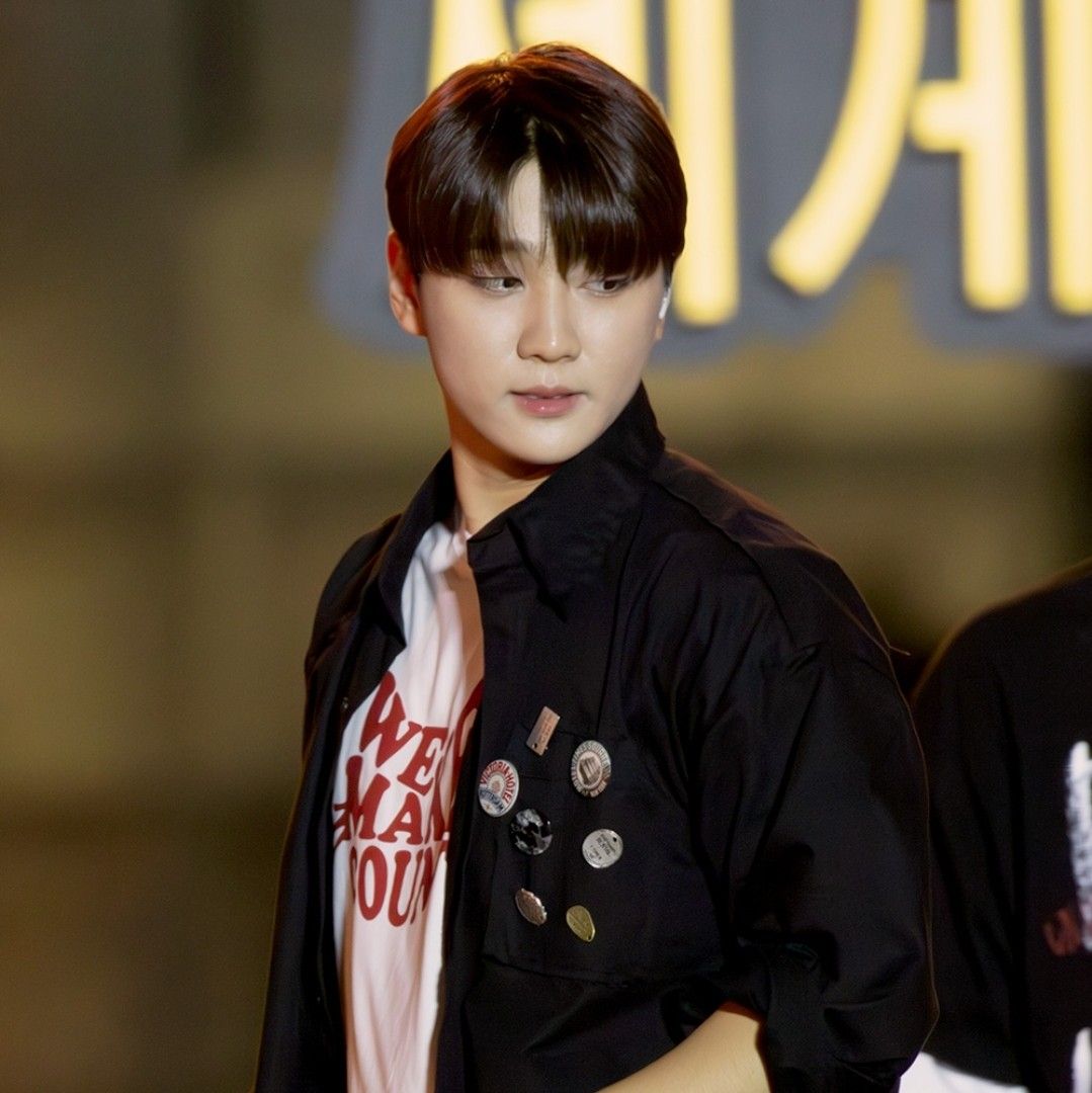 A moment captured by Hong Joochan (GoldenChild)'s fan