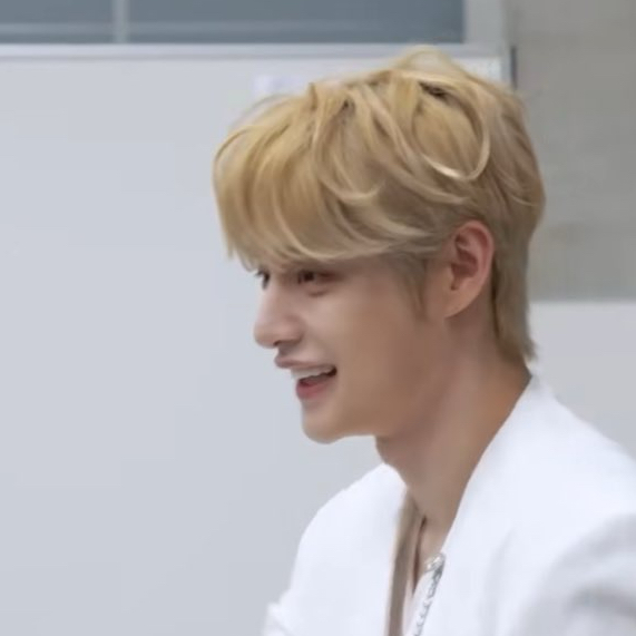 Latest photo of Kim Jiwoong (ZEROBASEONE)