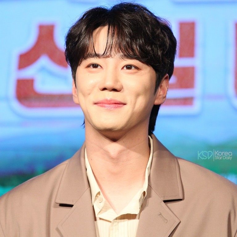 Behind-the-scenes cut of Lee Junyoung