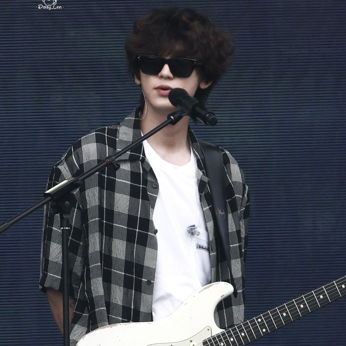 Recent activity shot of Chanyeol (EXO)