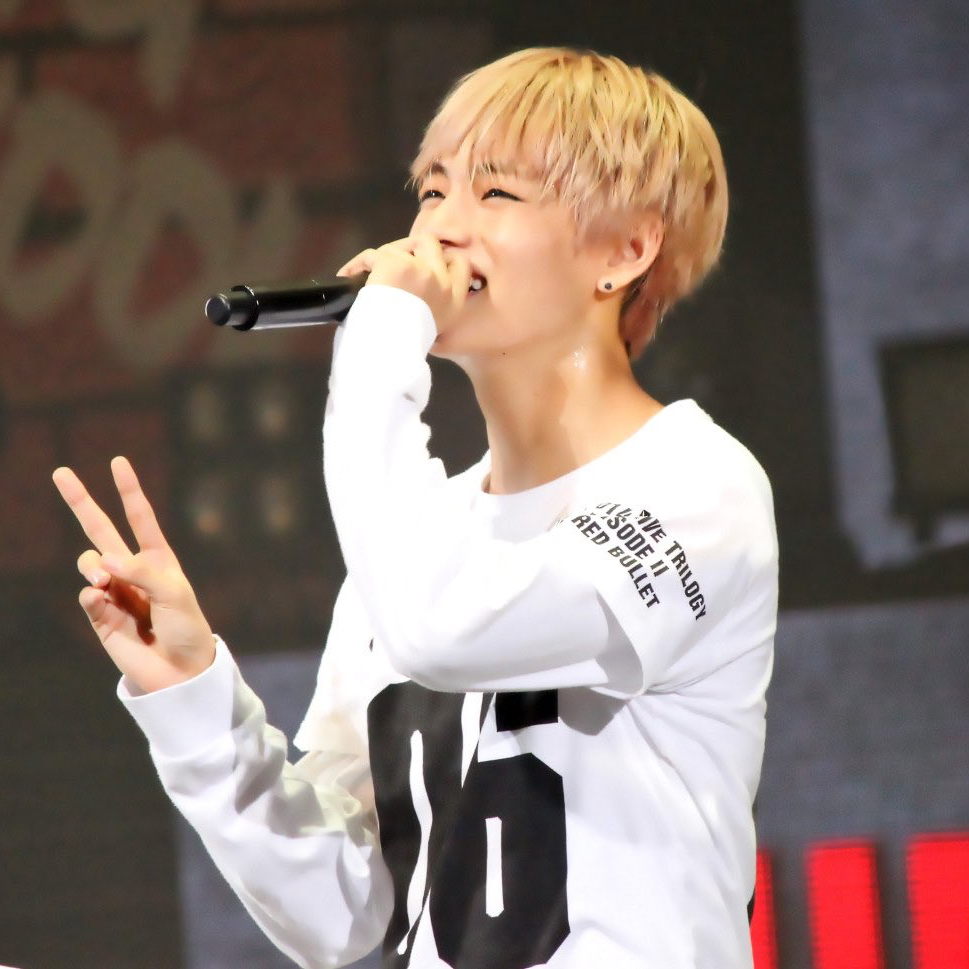 Foto aktivitas terbaru V (BTS)