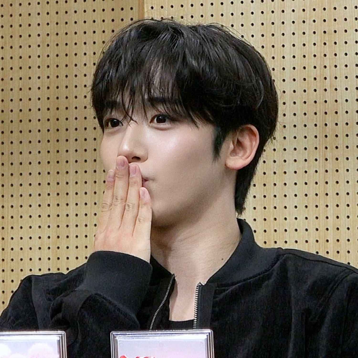 Behind-the-scenes cut of Kim Yohan (WEi)