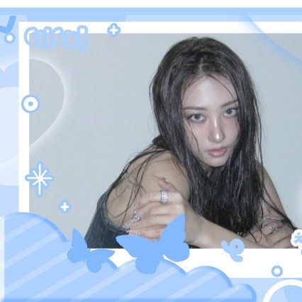 A moment captured by Gawon (MEOVV)'s fan