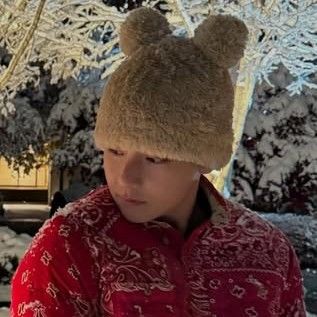 뷔 (방탄소년단)의 최신 사진