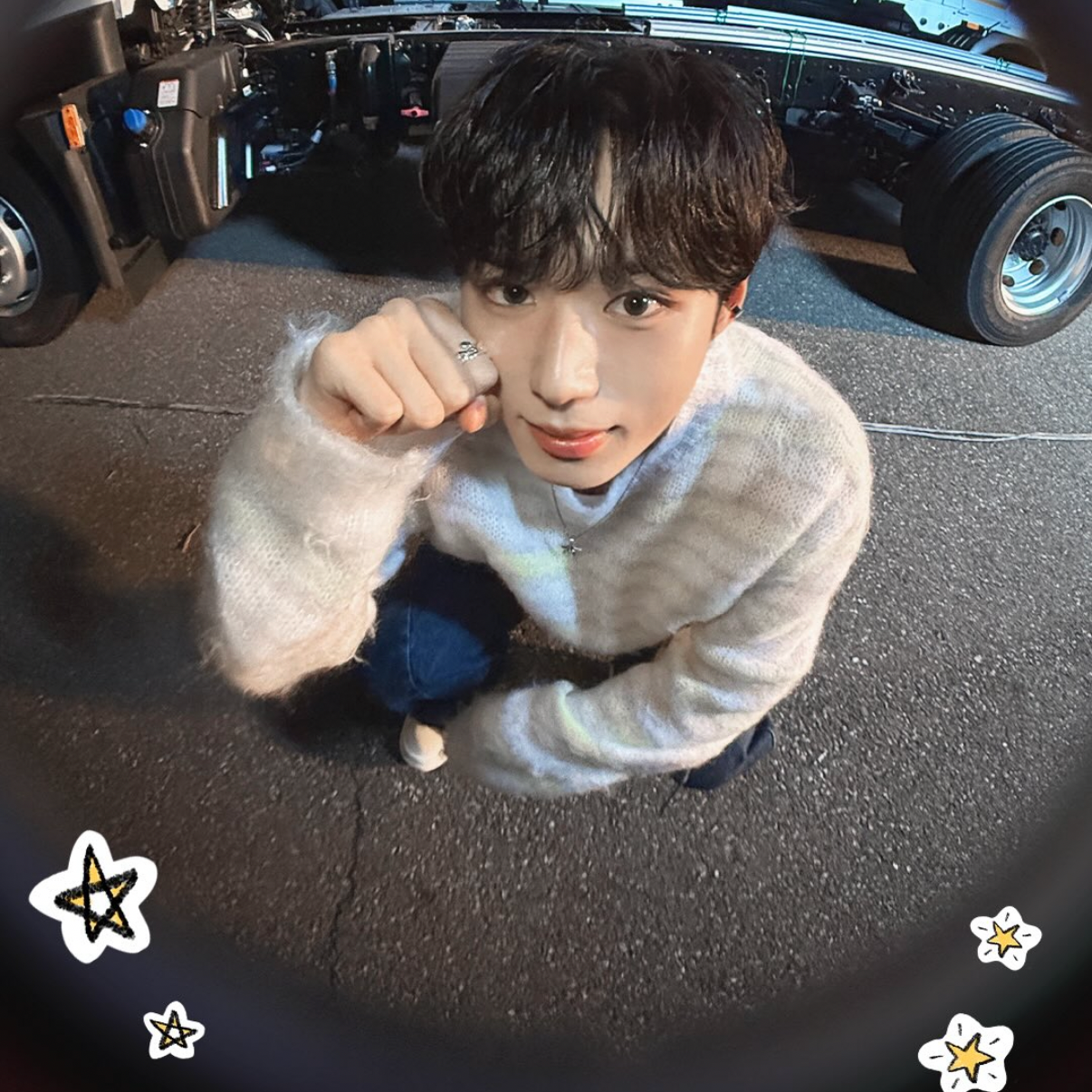 Behind-the-scenes cut of Kim Junseo (ALPHA DRIVE ONE)