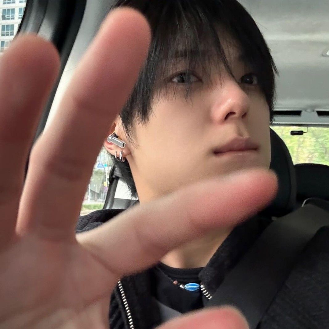 Behind-the-scenes cut of LEEJEONG (WHIB)