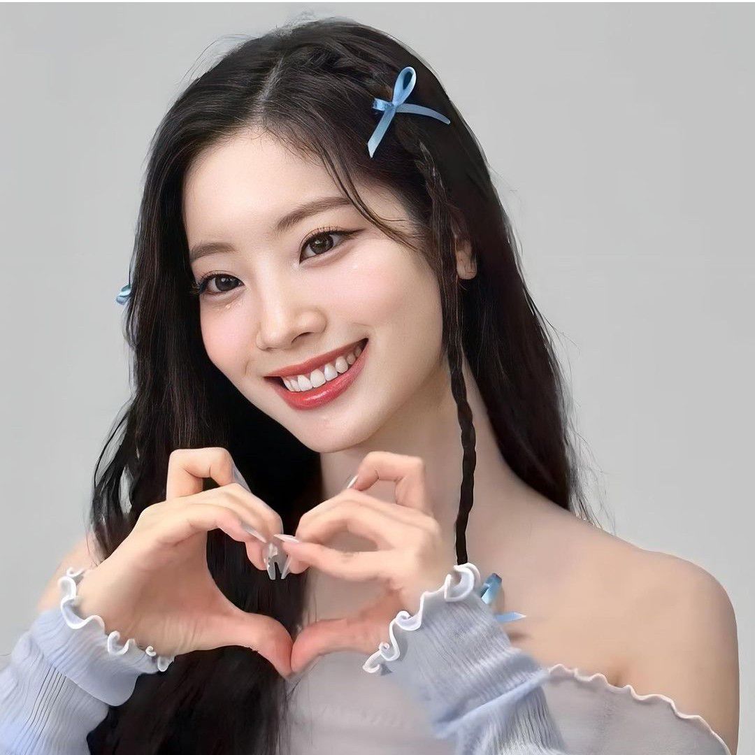 Behind-the-scenes cut of Dahyun (TWICE)
