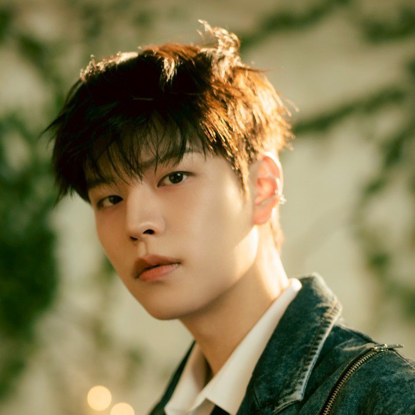 Foto aktivitas terbaru Seungmin (Stray Kids)