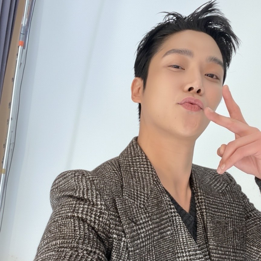 로운의 비하인드 컷