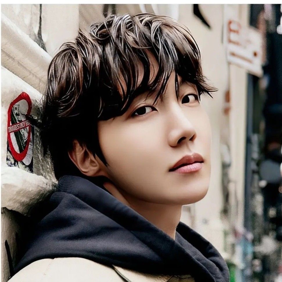 제이홉 (방탄소년단)의 최신 사진