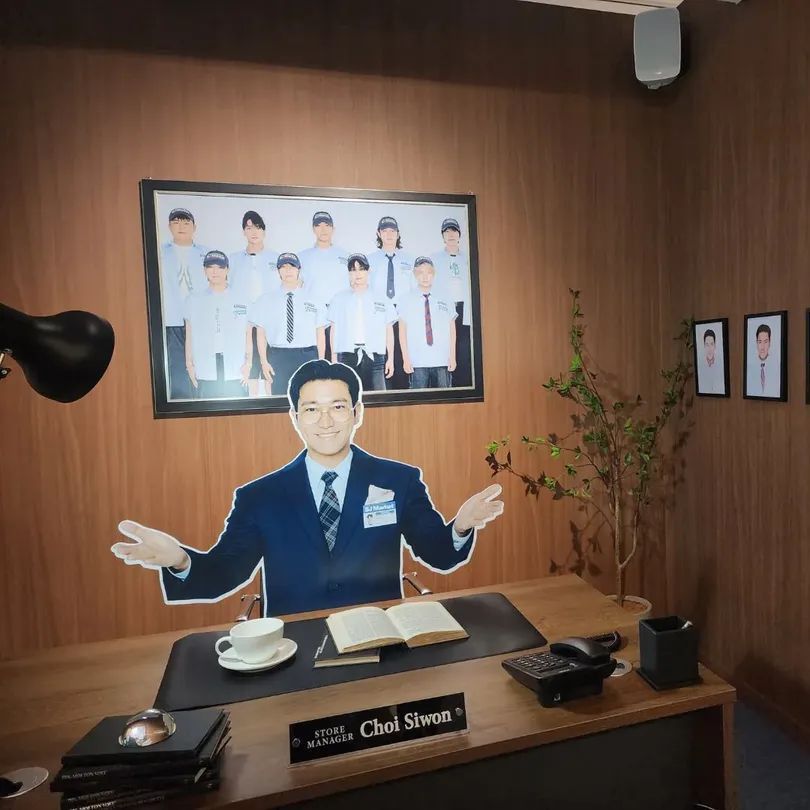 Behind-the-scenes cut of Siwon (Super Junior)