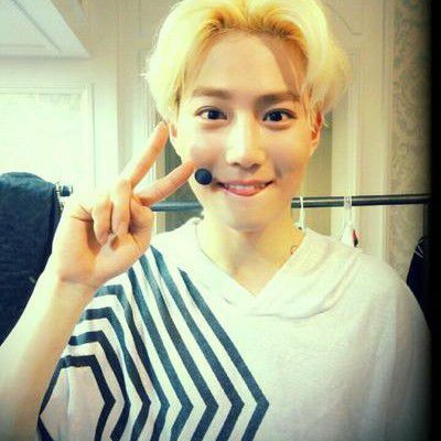 Suho (EXO)粉丝拍下的瞬间