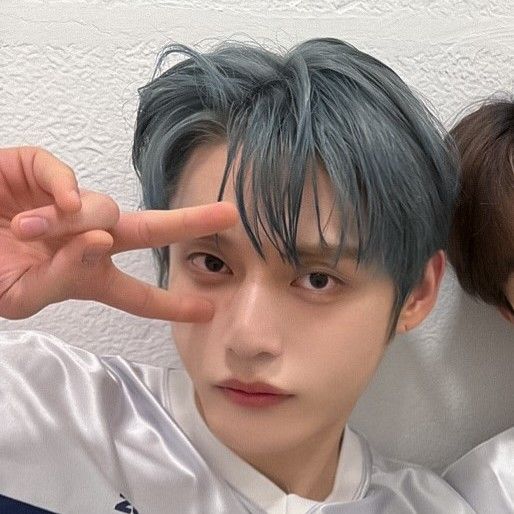 Recent activity shot of Kim Jiwoong (ZEROBASEONE)