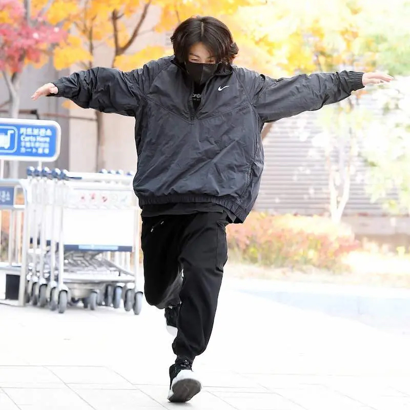 Foto aktivitas terbaru Jungkook (BTS)