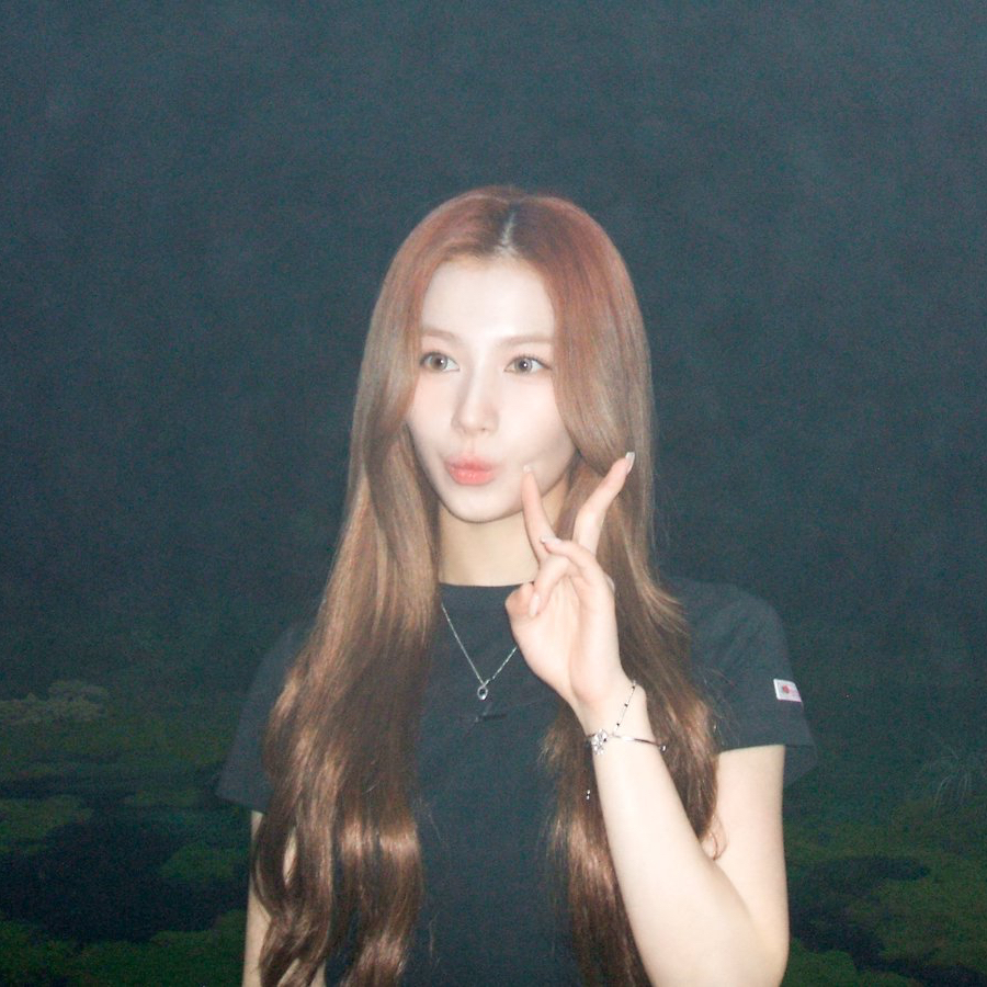 Latest photo of Sana (TWICE)