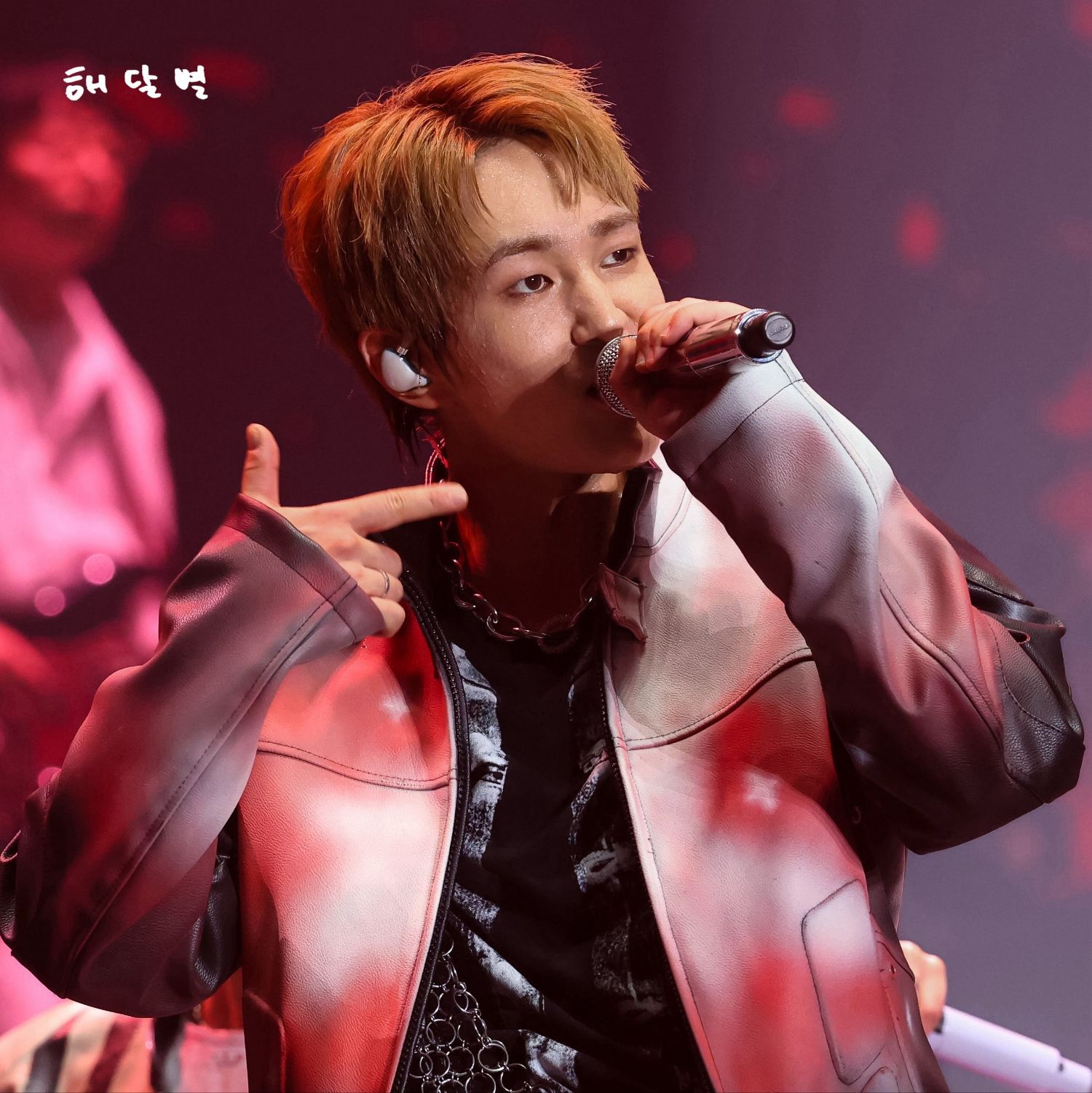 Behind-the-scenes cut of Onew (SHINee)