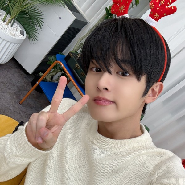 Signature photo of Woono (YOUNITE) capturing their charm