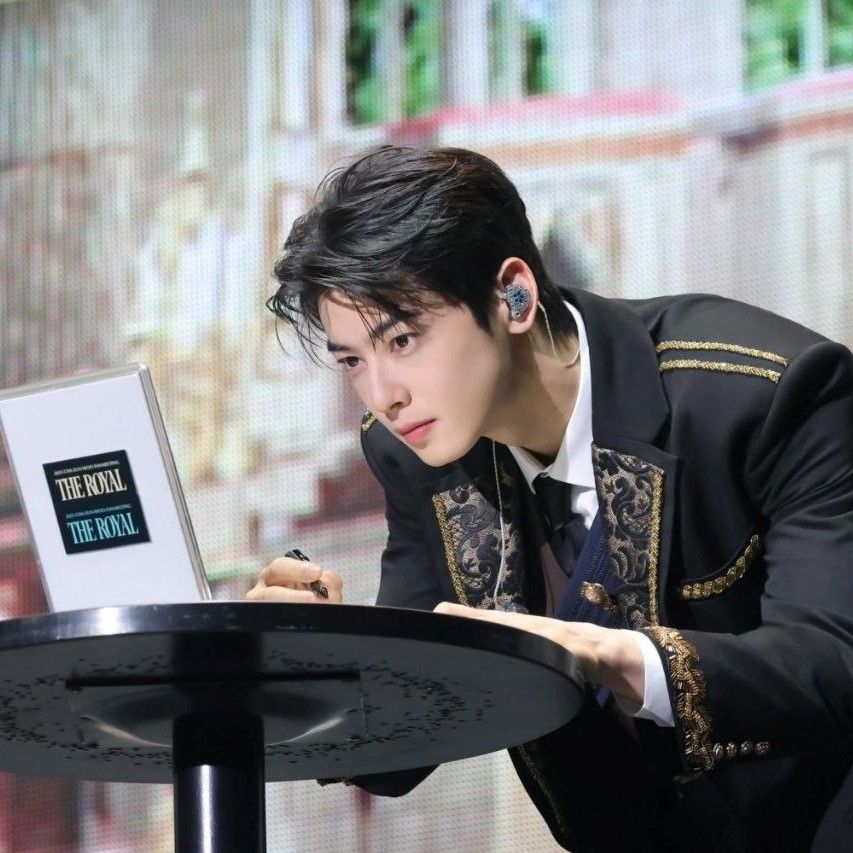 Behind-the-scenes cut of Eunwoo (ASTRO)
